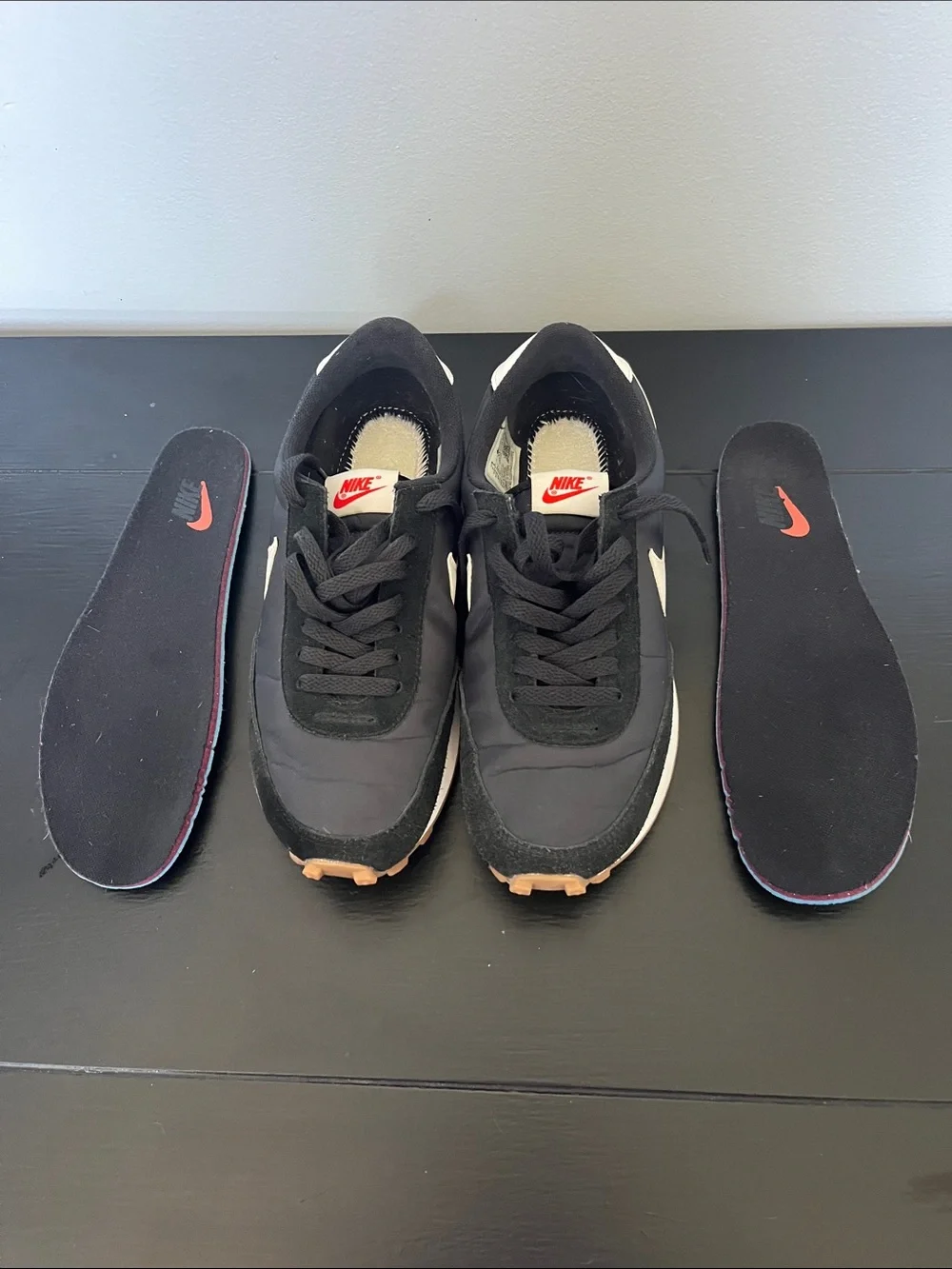 Nike W/7.5 Retro running shoe. Excellent condition. Small creases from wear